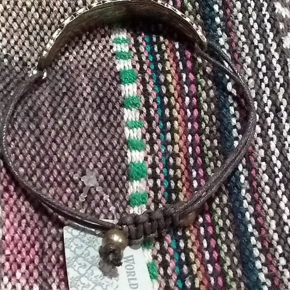 Feather Bracelet - Picture 3 of 4